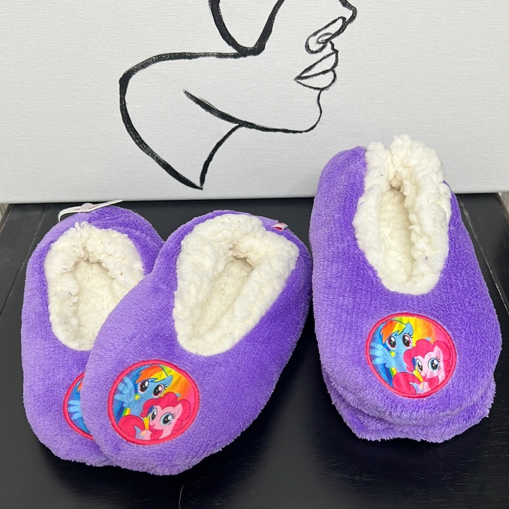 (2 for $5) NWT Brand new kids flip flops.